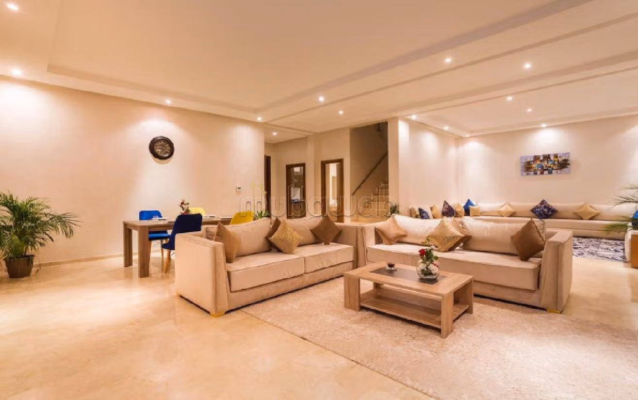 Villas y casas de lujo en alquiler en Agdal. 6 habitaciones grandes. Estancia 2. 