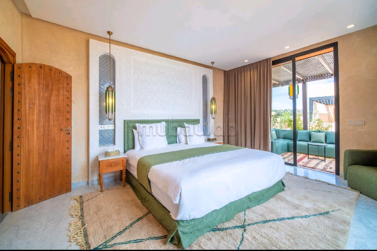 Offices & shops for sale in Route de Meknes. Dimension 900 m².