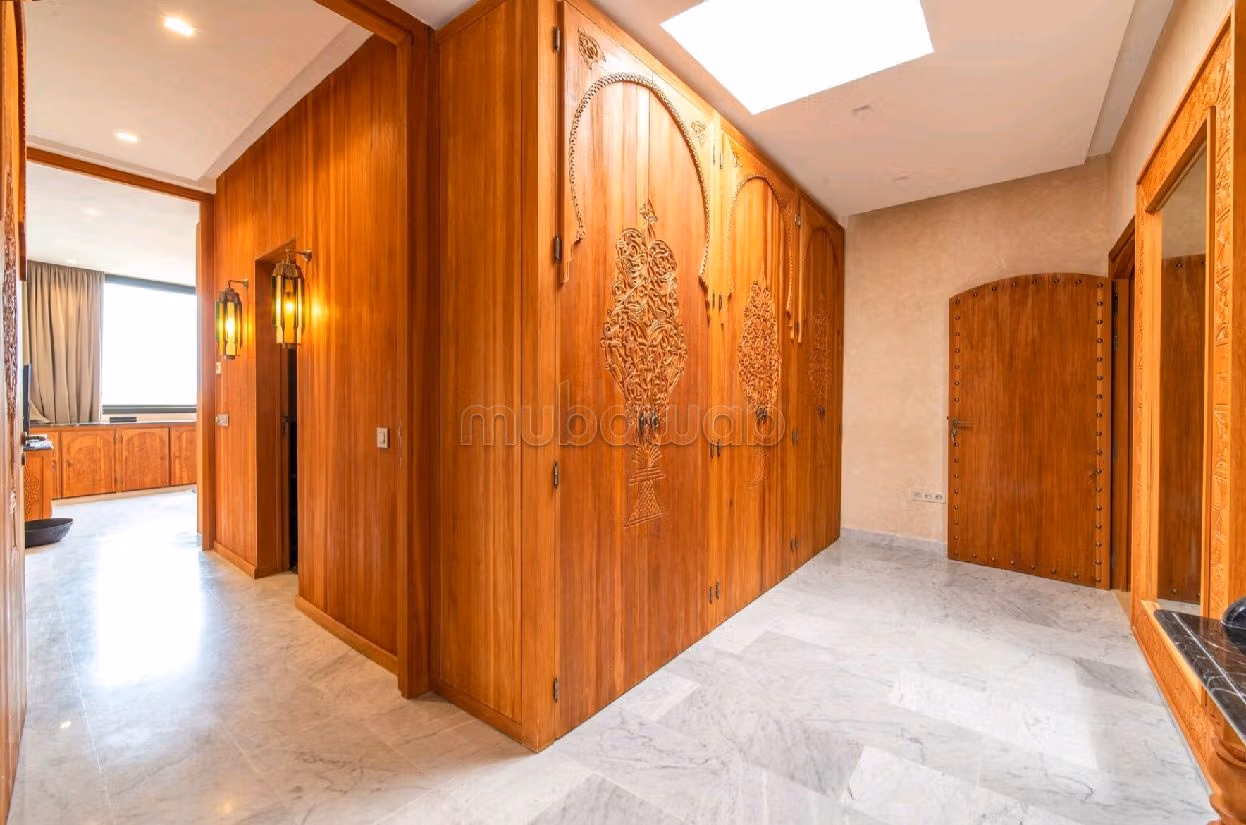 Offices & shops for sale in Route de Meknes. Dimension 900 m².