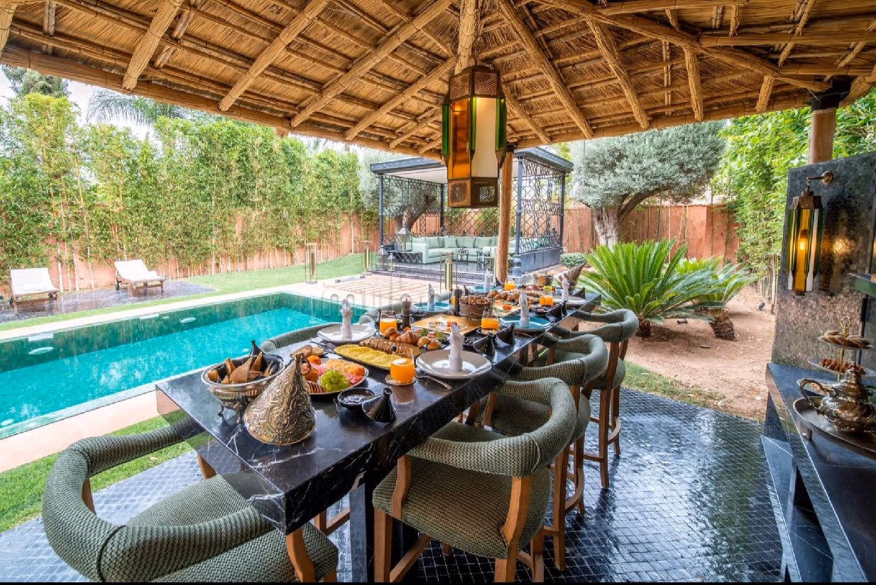 Offices & shops for sale in Route de Meknes. Dimension 900 m².