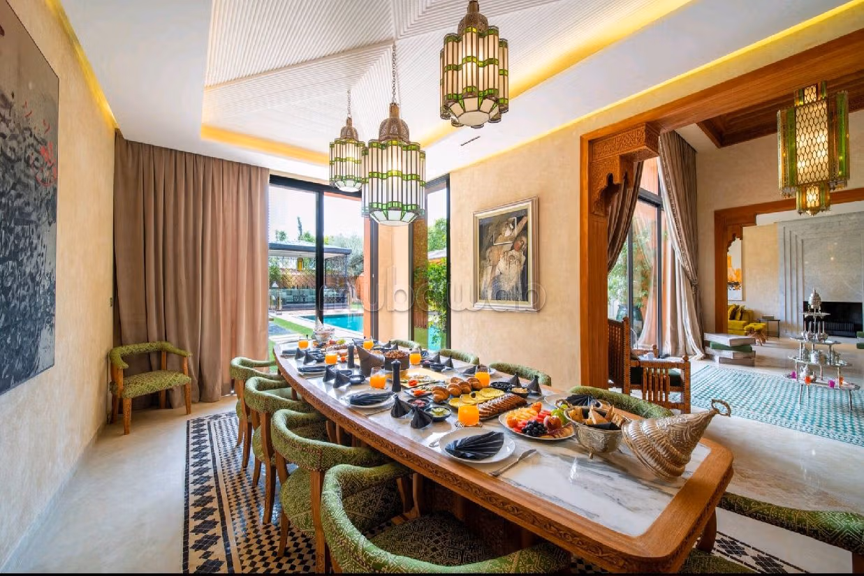 Offices & shops for sale in Route de Meknes. Dimension 900 m².