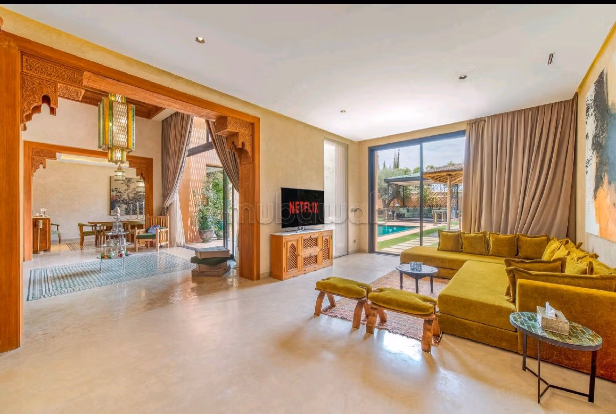 Offices & shops for sale in Route de Meknes. Dimension 900 m².