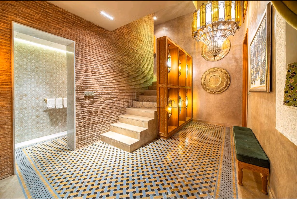 Offices & shops for sale in Route de Meknes. Dimension 900 m².