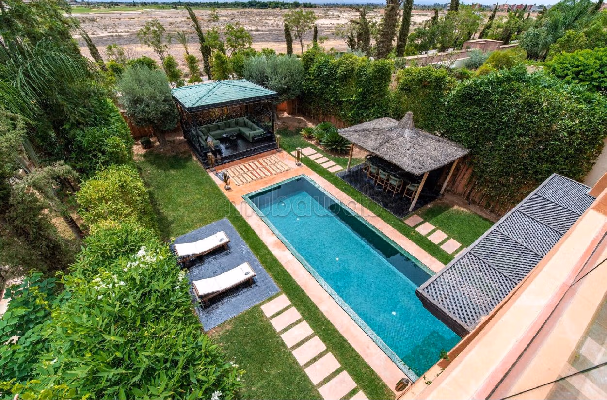 Offices & shops for sale in Route de Meknes. Dimension 900 m².