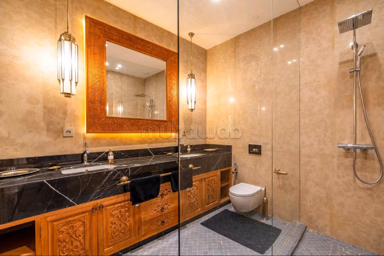 Offices & shops for sale in Route de Meknes. Dimension 900 m².