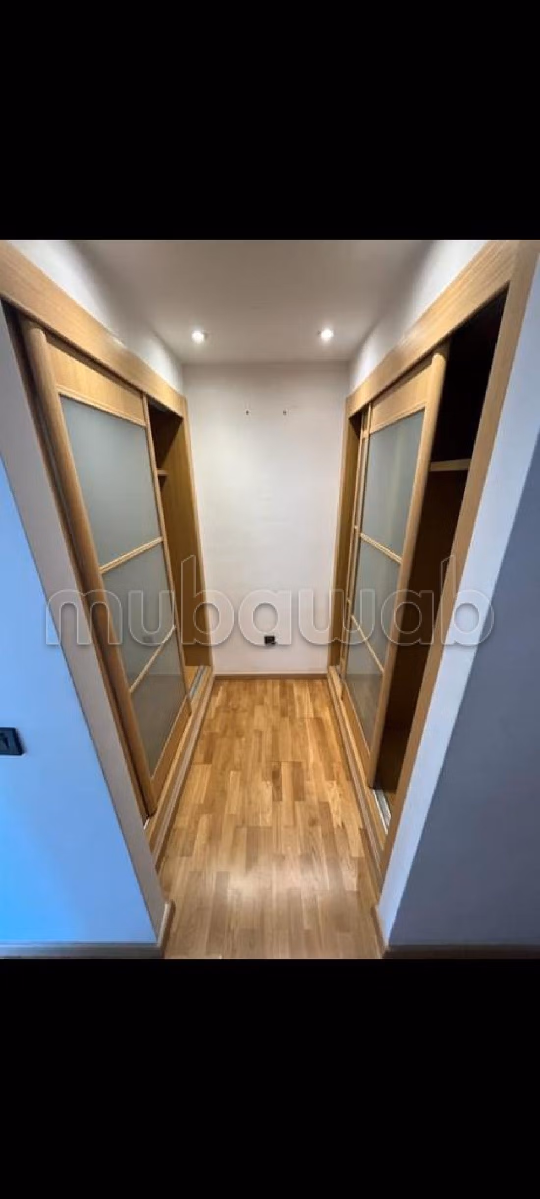 Huurappartementen beschikbaar. Totale oppervlakte 170 m². Met terras en lift.