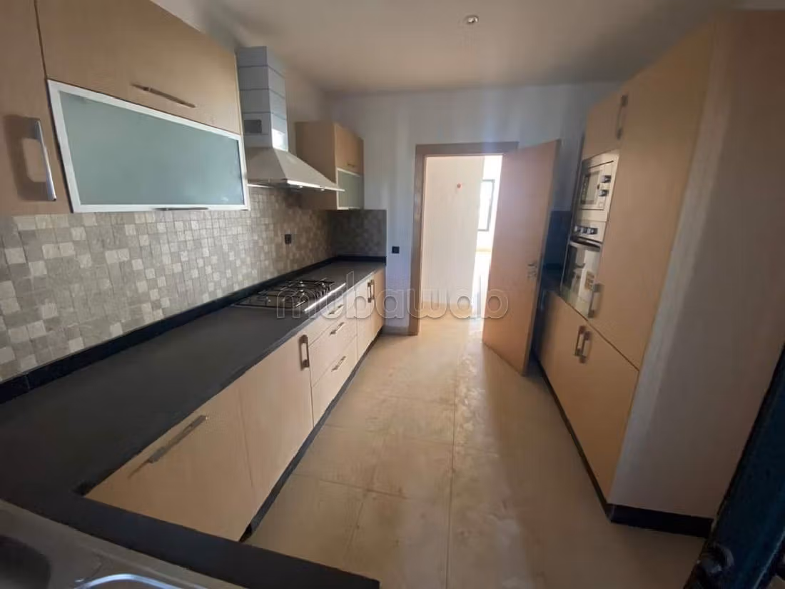 Huurappartementen beschikbaar. Totale oppervlakte 170 m². Met terras en lift.
