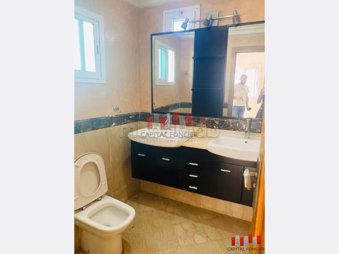 شقة للبيع بالمثلث الذهبي. المساحة 110 م². 