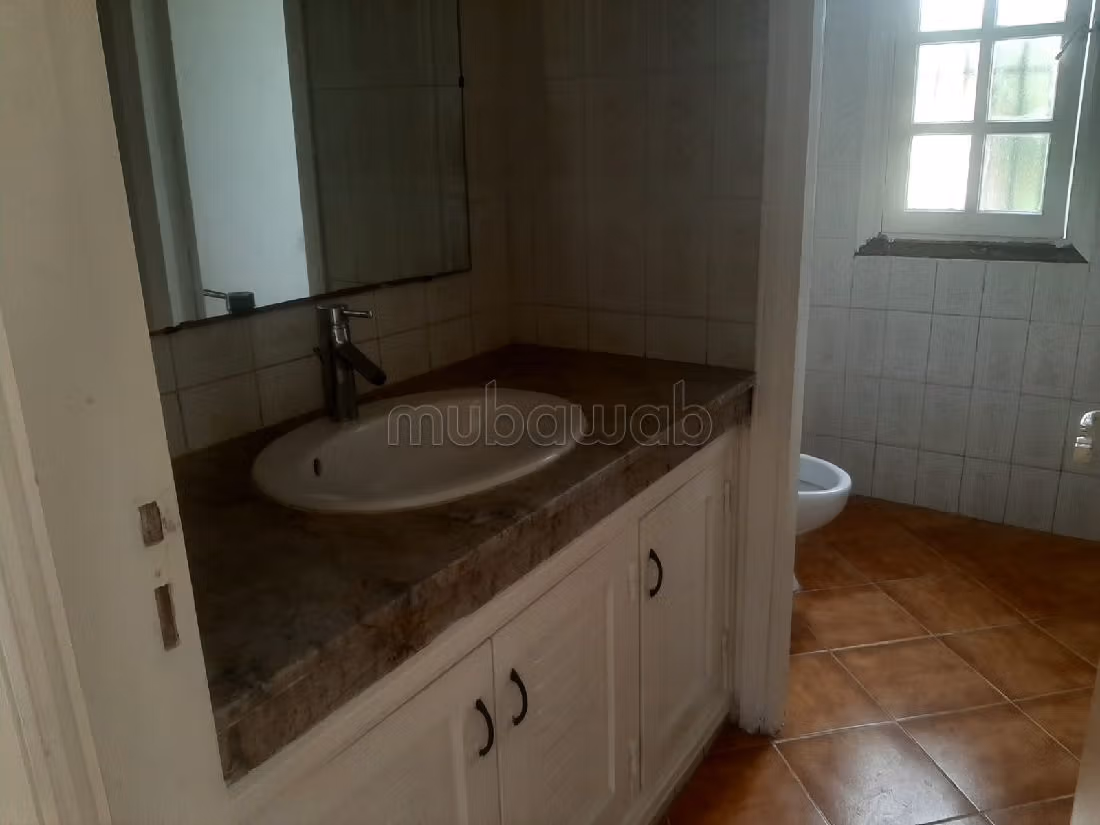 Straordinaria villa in affitto. 6 locali. ammobiliato. 