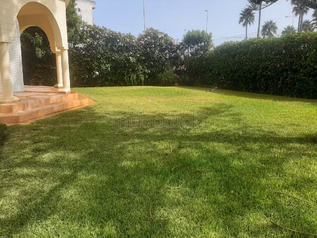 Straordinaria villa in affitto. 6 locali. ammobiliato. 