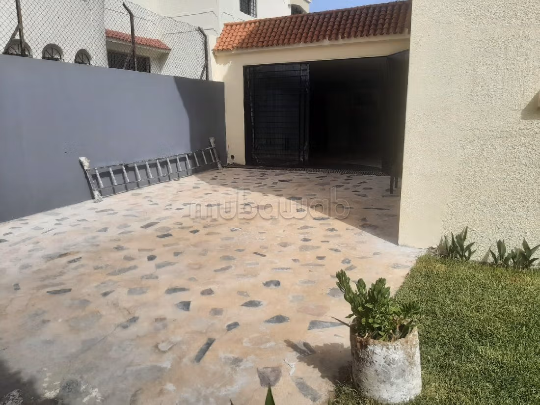 Straordinaria villa in affitto. 6 locali. ammobiliato. 