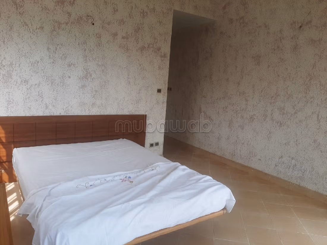 Straordinaria villa in affitto. 6 locali. ammobiliato. 