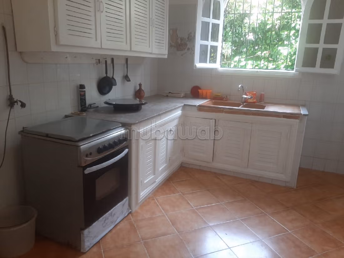 Straordinaria villa in affitto. 6 locali. ammobiliato. 