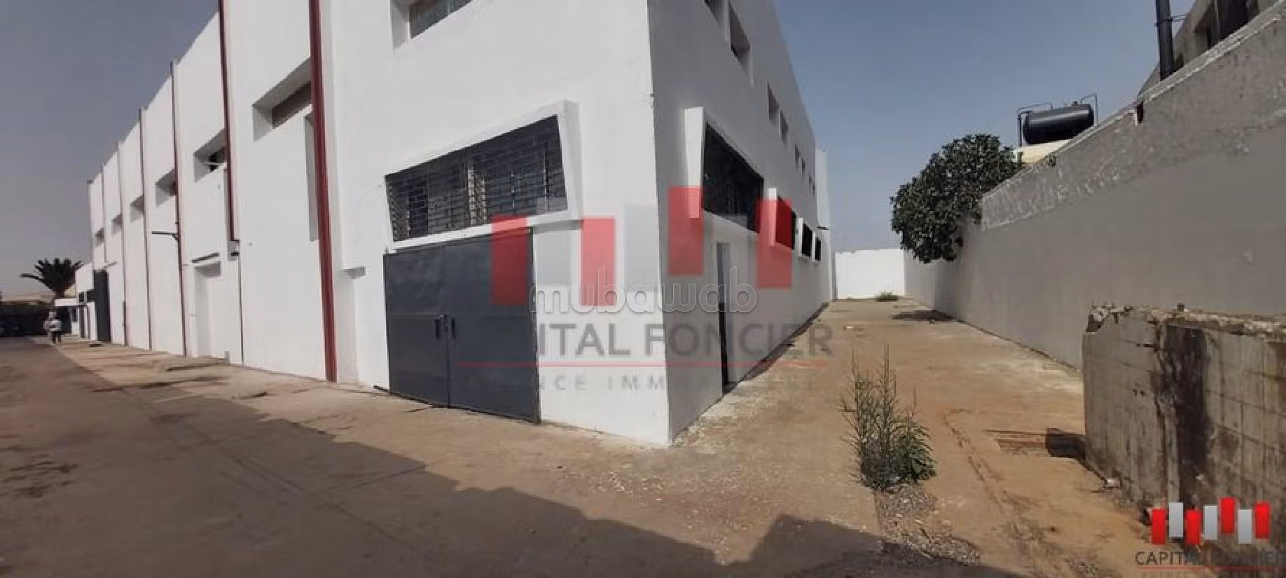 Offices & shops to rent in Zone Industrielle. Area of 2700 m². 