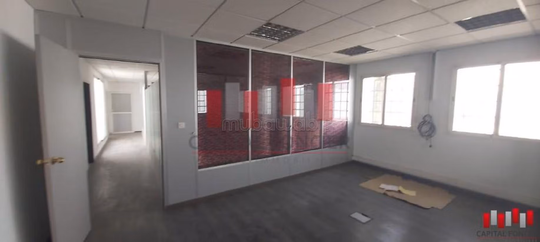 Offices & shops to rent in Zone Industrielle. Area of 2700 m². 