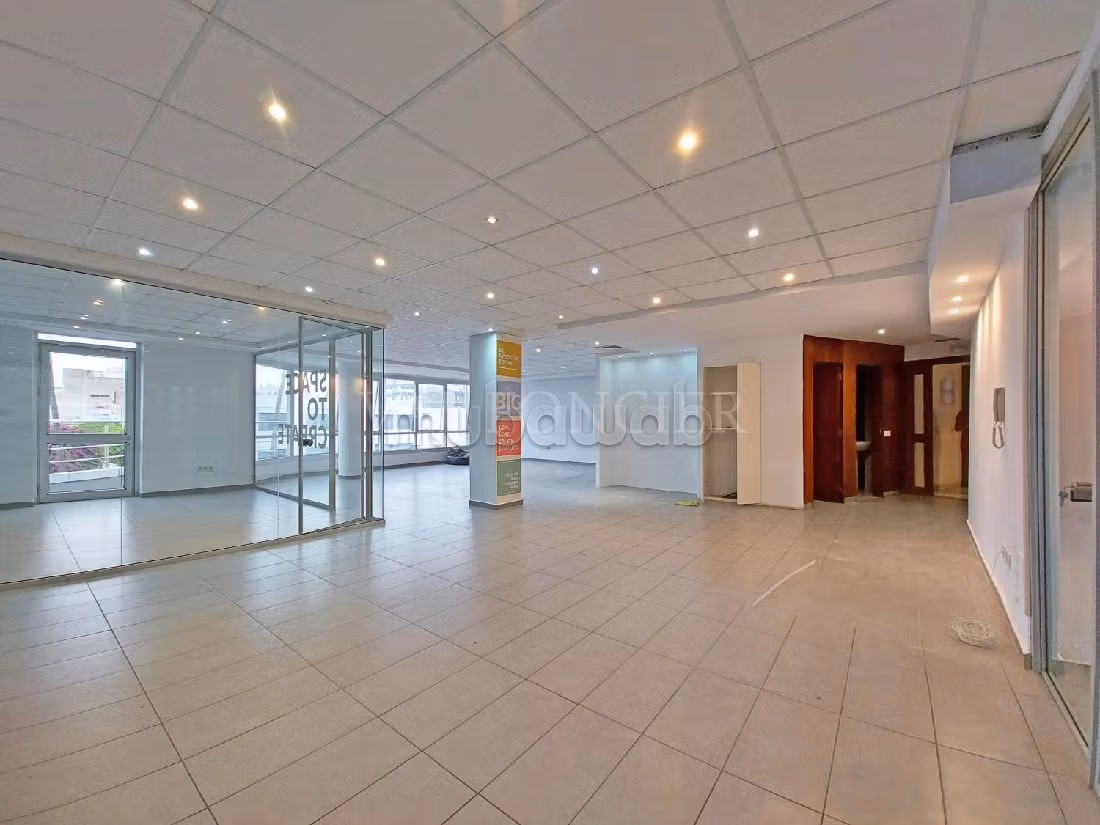 Offices for rent in Centre Ville. Large area 140 m². Cellar