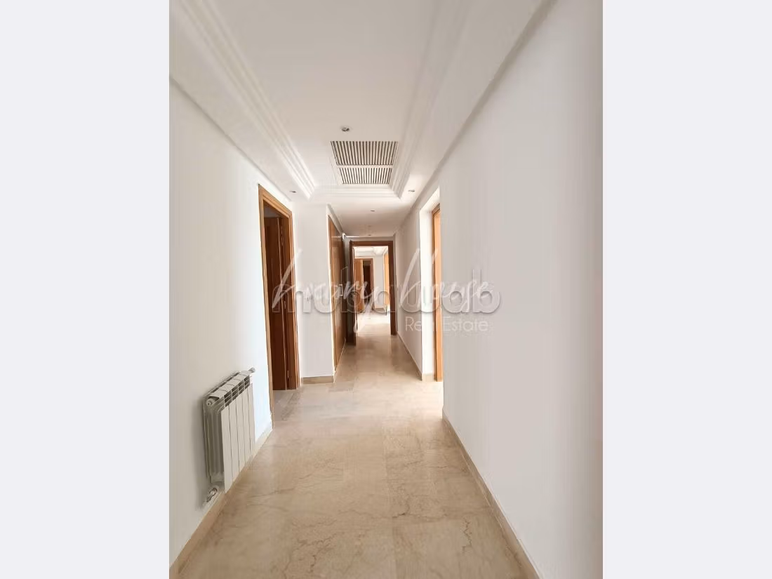 Very nice apartment for rent in Les Jardins de Carthage. 4 comfortable rooms. Residence with swimming pool, Air conditioning