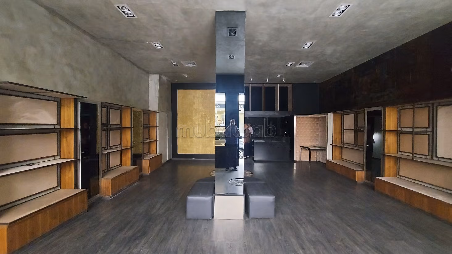 Offices & shops to rent in Triangle d'Or. Surface area 150 m²