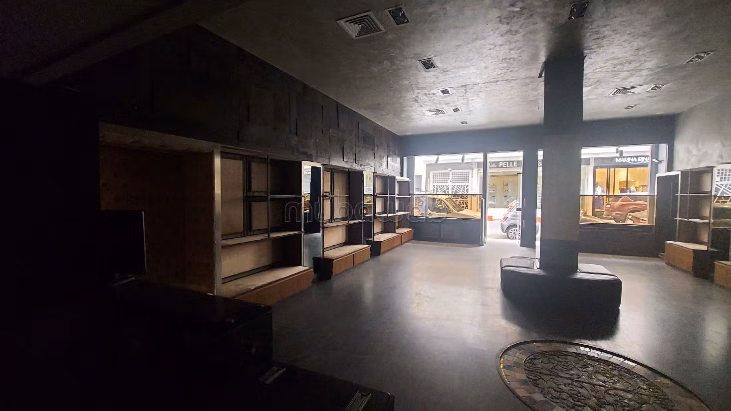 Offices & shops to rent in Triangle d'Or. Surface area 150 m²