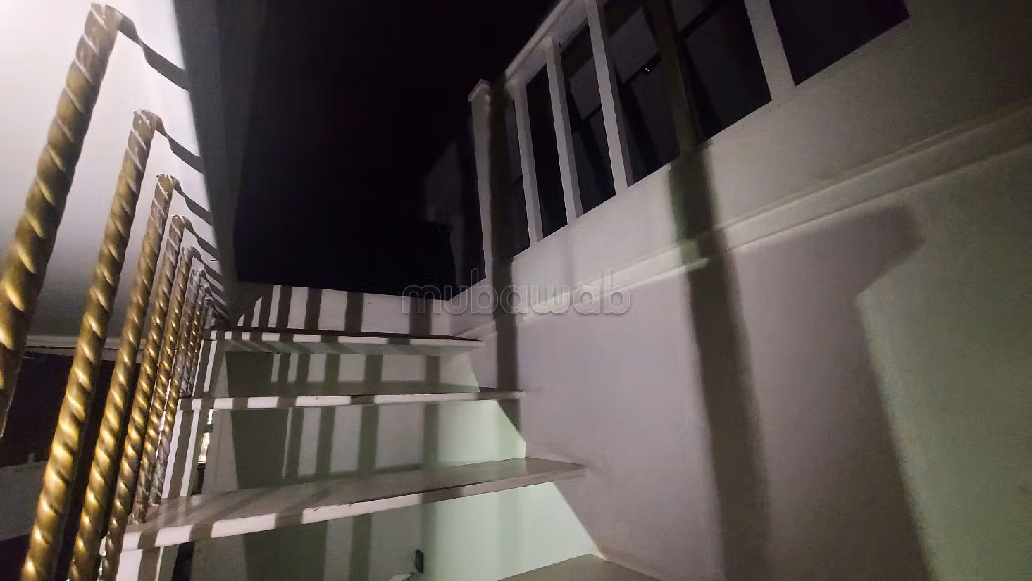 Offices & shops to rent in Triangle d'Or. Surface area 150 m²