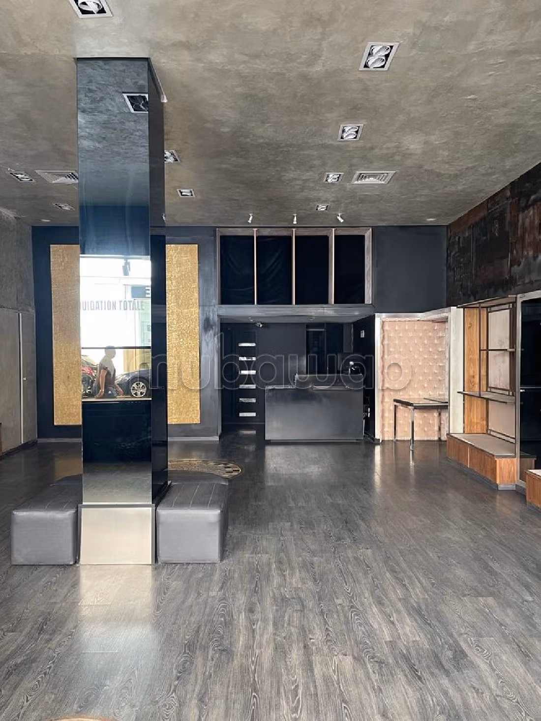 Offices & shops to rent in Triangle d'Or. Surface area 150 m²