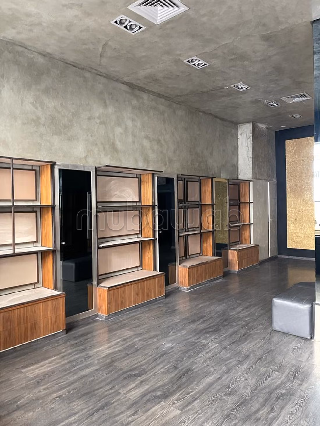 Offices & shops to rent in Triangle d'Or. Surface area 150 m²