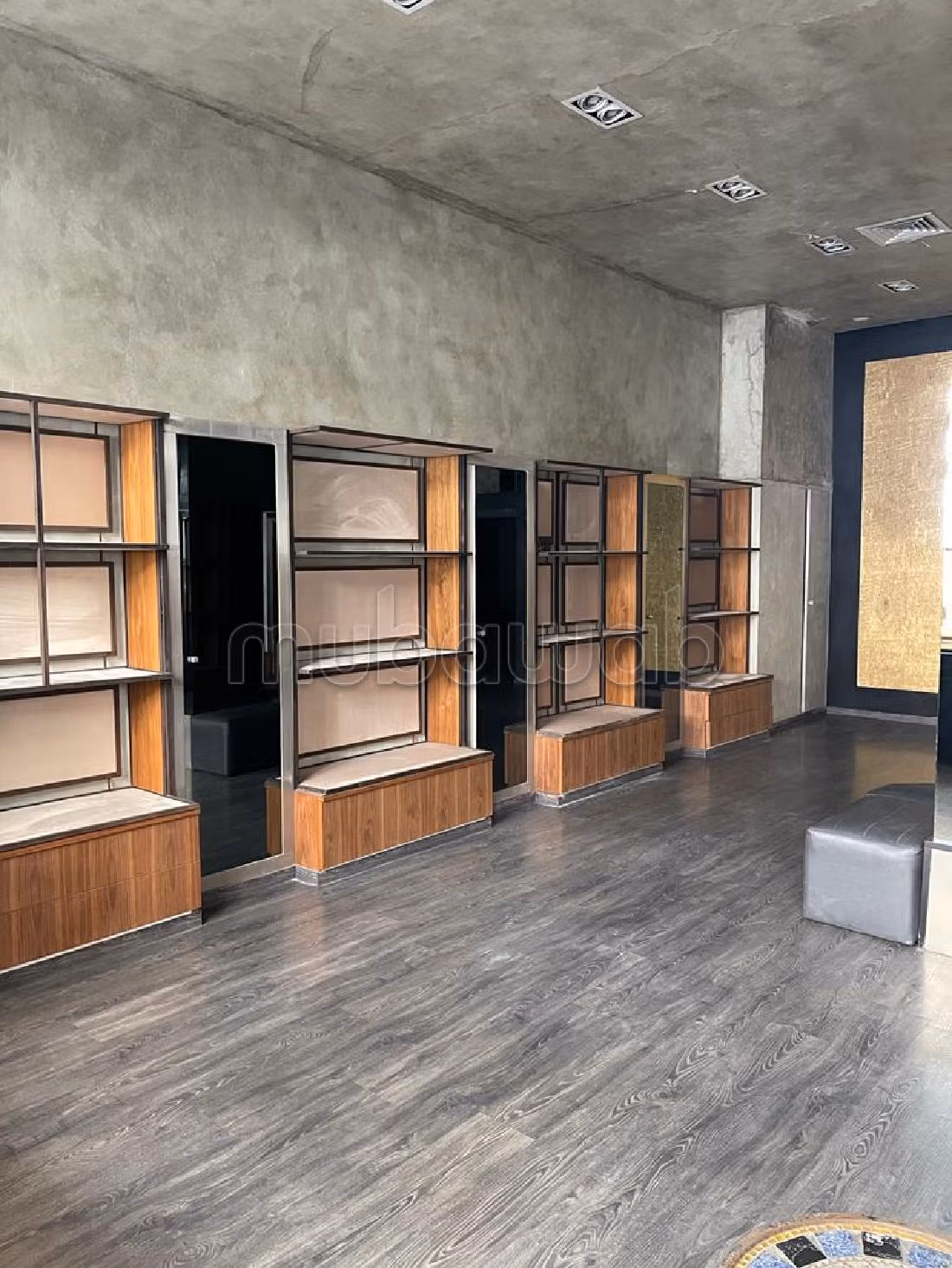 Offices & shops to rent in Triangle d'Or. Surface area 150 m²