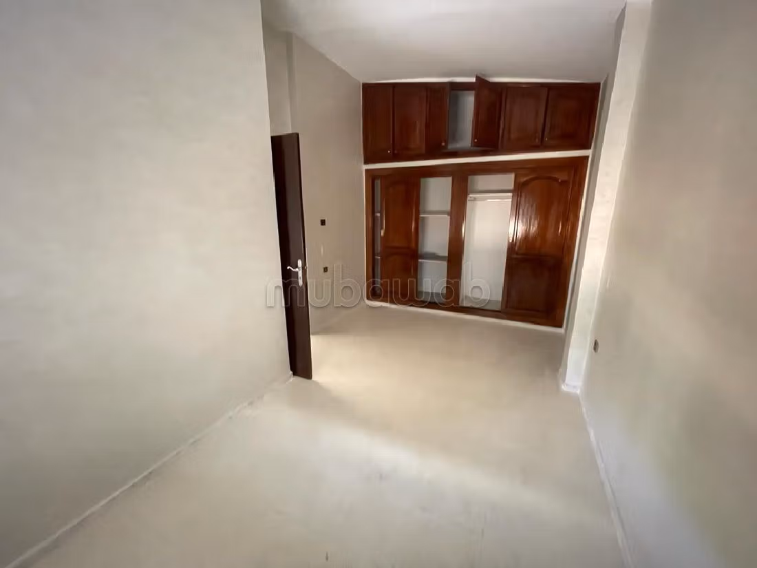 Alquiler de villa de alta gama en Siusse. Gran superficie 200 m². Plazas de parking y terraza