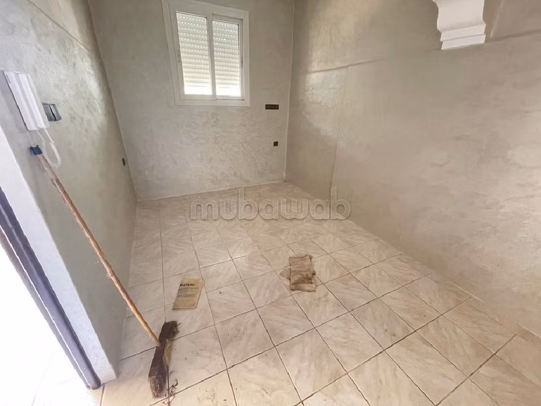 Alquiler de villa de alta gama en Siusse. Gran superficie 200 m². Plazas de parking y terraza