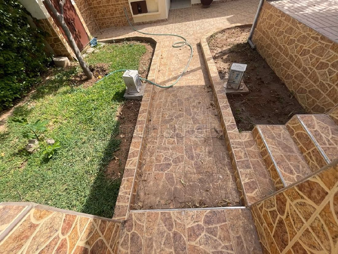 Alquiler de villa de alta gama en Siusse. Gran superficie 200 m². Plazas de parking y terraza