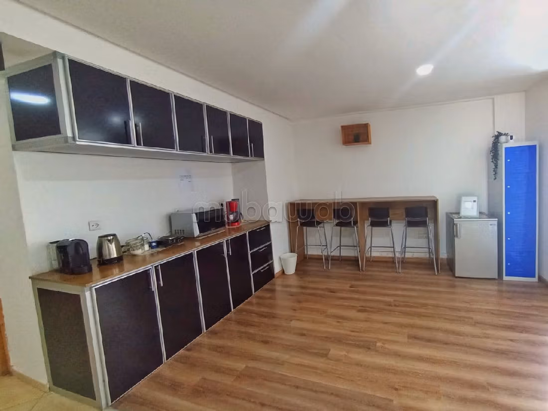 Offices for rent in Sidi Maarouf. Large area 10 m². ADSL and fibre