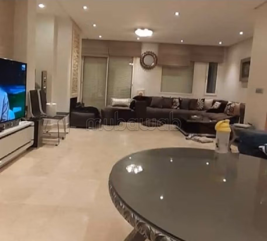 شقة للبيع ببوسكورة. 3 غرف ممتازة. مسبح و مدفأة. 