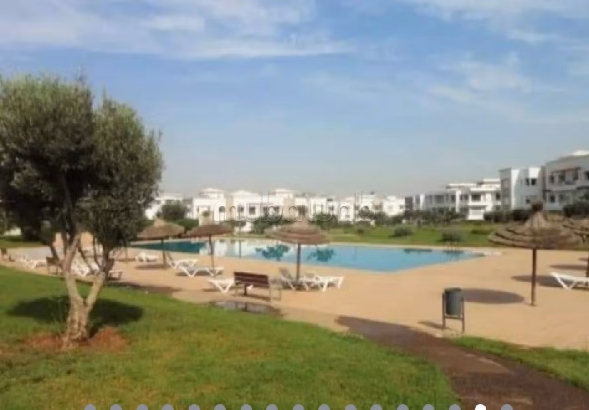 شقة للبيع ببوسكورة. 3 غرف ممتازة. مسبح و مدفأة. 