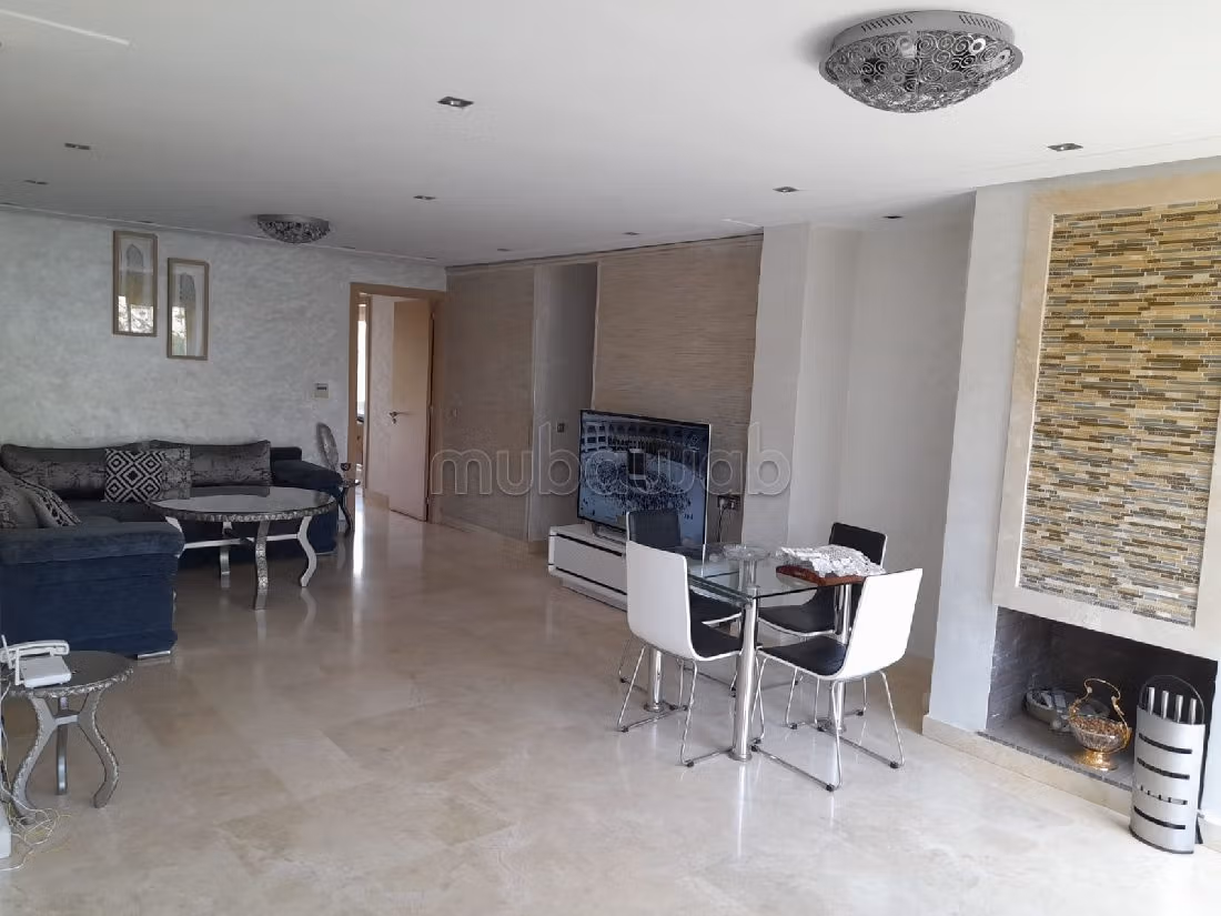 شقة للبيع ببوسكورة. 3 غرف ممتازة. مسبح و مدفأة. 