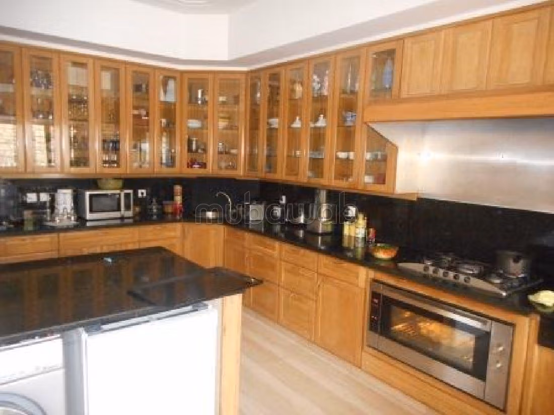 Nu huren: villa's en luxe woningen in Ain Diab. 5 Kamers. Airconditioning en zwembad