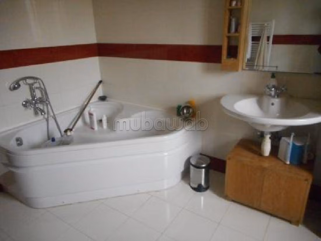 Nu huren: villa's en luxe woningen in Ain Diab. 5 Kamers. Airconditioning en zwembad