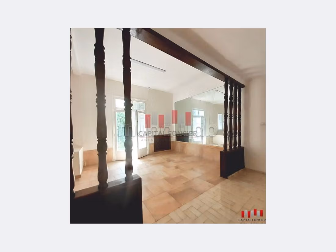 Magnífica villa en alquiler en Oasis. Pequeña superficie 500 m². Sótano. 