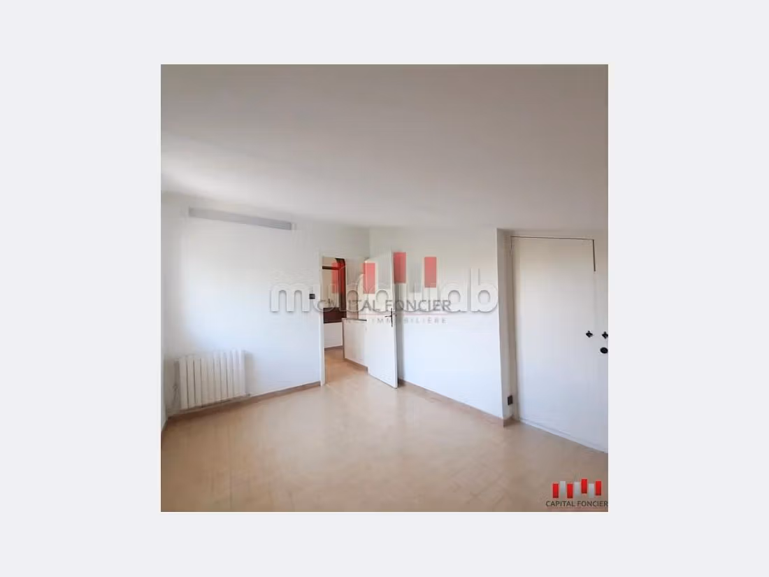 Magnífica villa en alquiler en Oasis. Pequeña superficie 500 m². Sótano. 