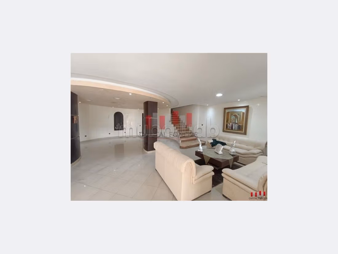 مكاتب ومحلات للبيع براسين. المساحة 182 م². 