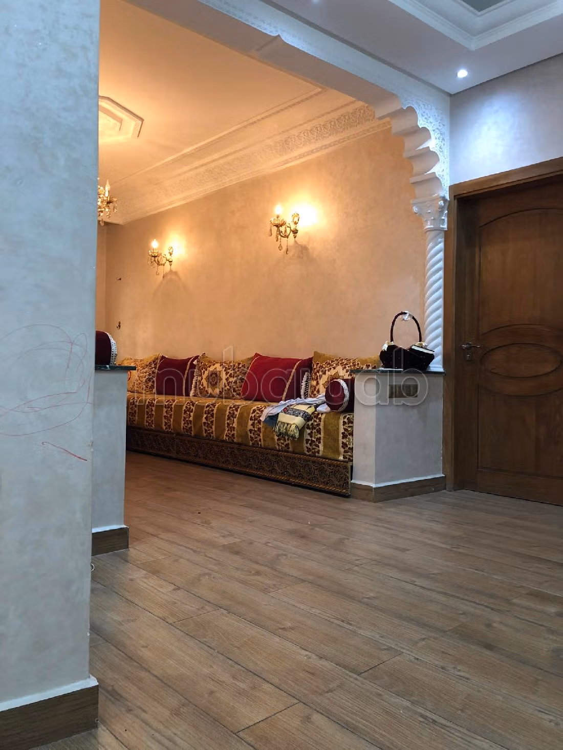 Home to buy in Lakhmis. 6 large living areas. Furnished