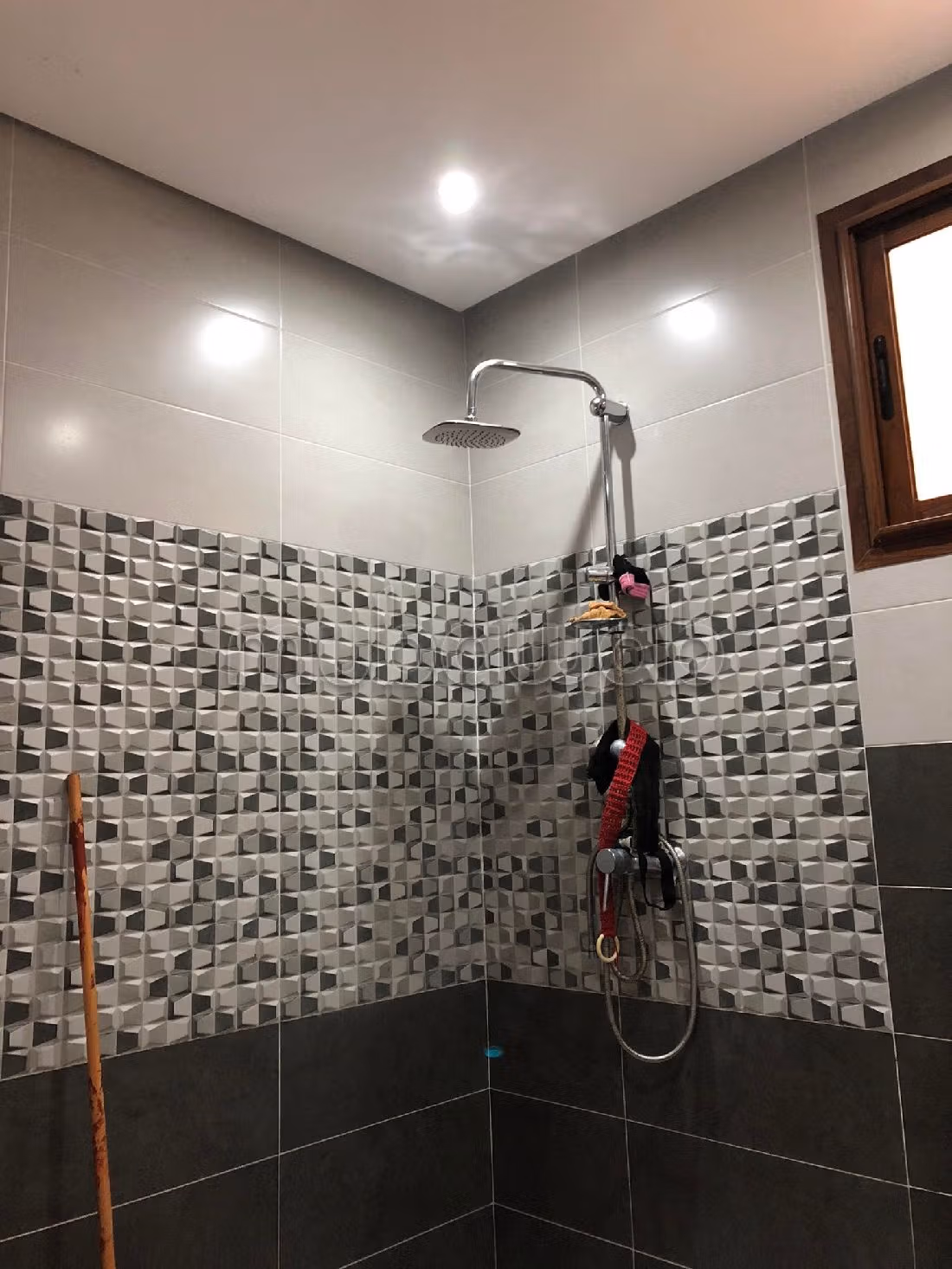 Home to buy in Lakhmis. 6 large living areas. Furnished