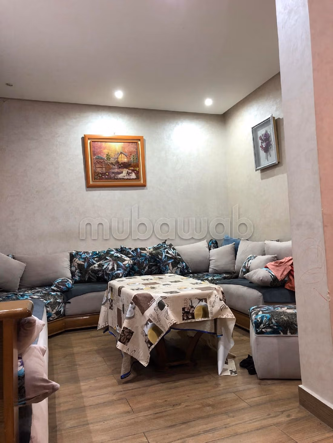 Home to buy in Lakhmis. 6 large living areas. Furnished