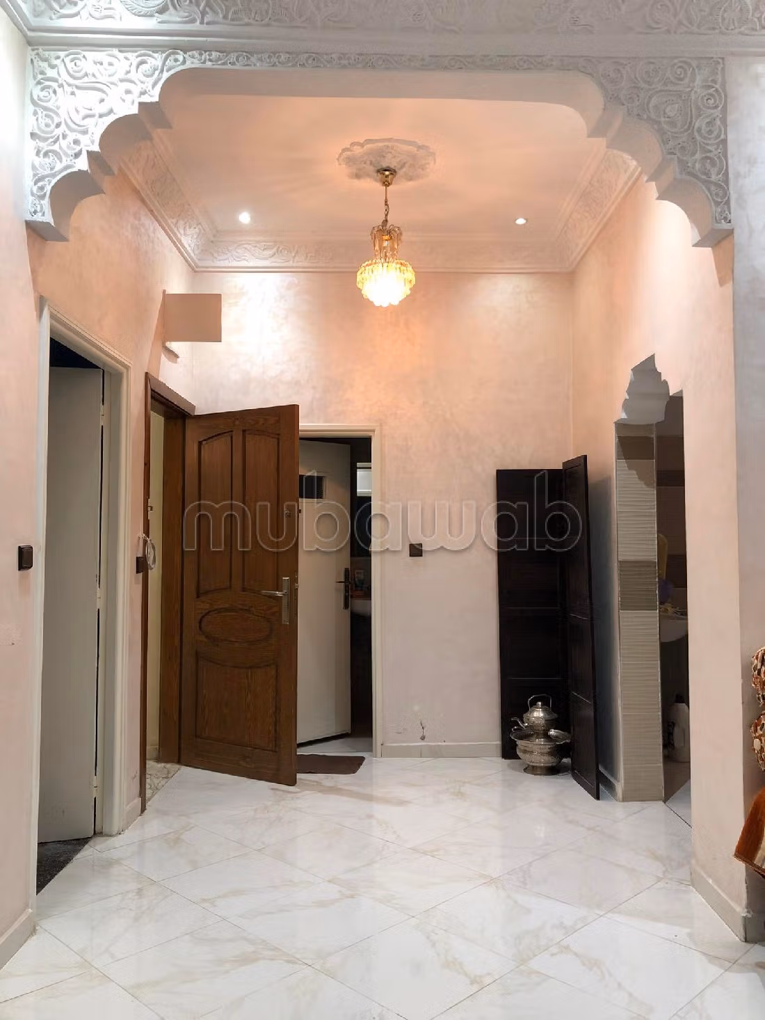Home to buy in Lakhmis. 6 large living areas. Furnished