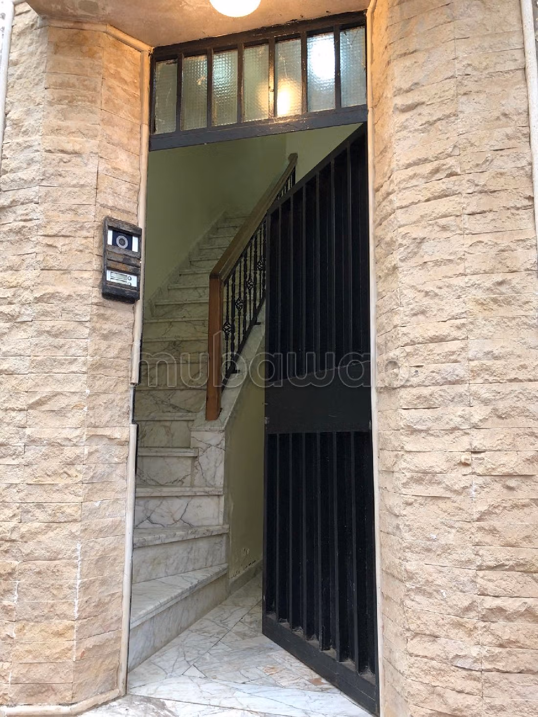 Home to buy in Lakhmis. 6 large living areas. Furnished