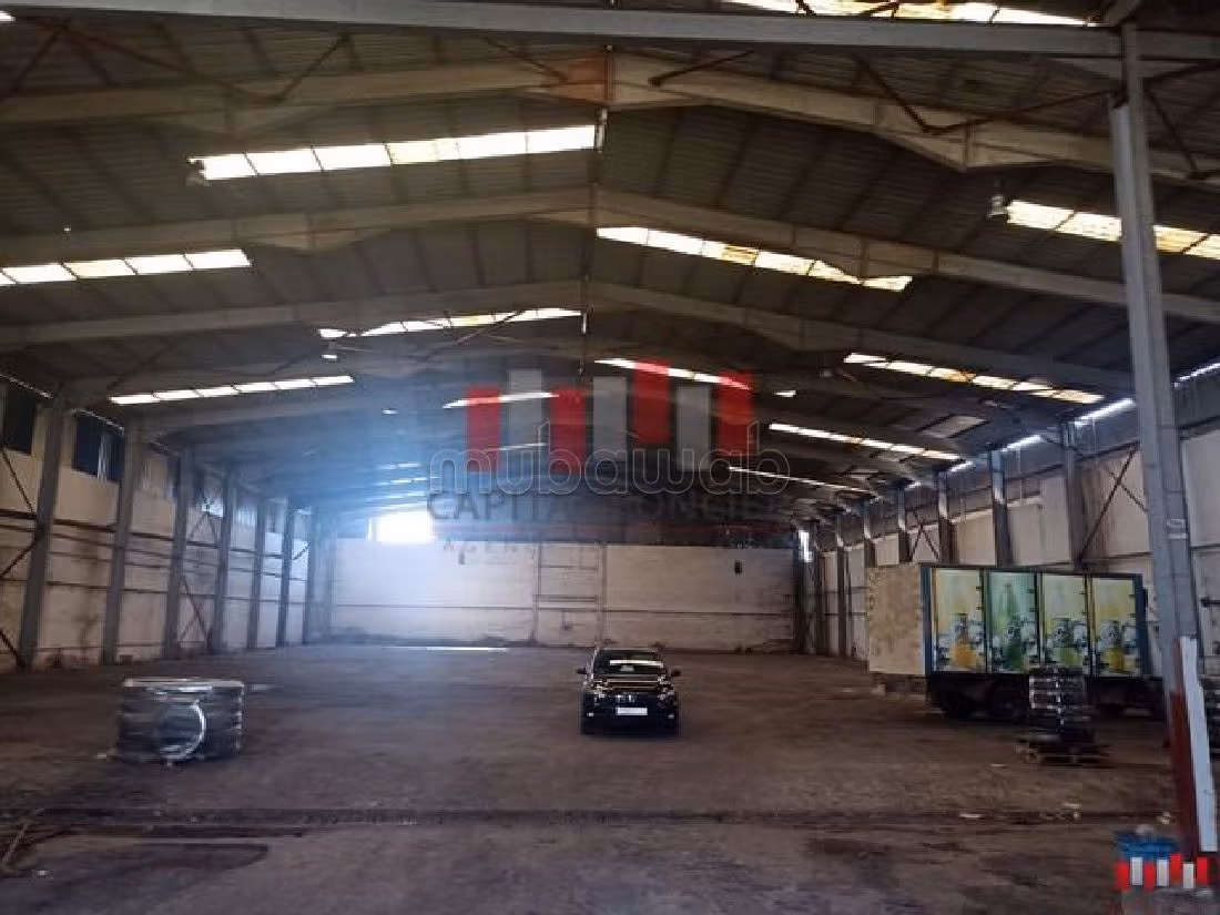 Unité industrielle de 3.600 m de surface utile 11 m de hauteur zone industrielle ain sebaa a la location