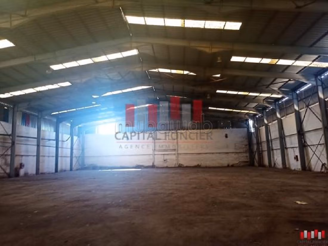 Unité industrielle de 3.600 m de surface utile 11 m de hauteur zone industrielle ain sebaa a la location