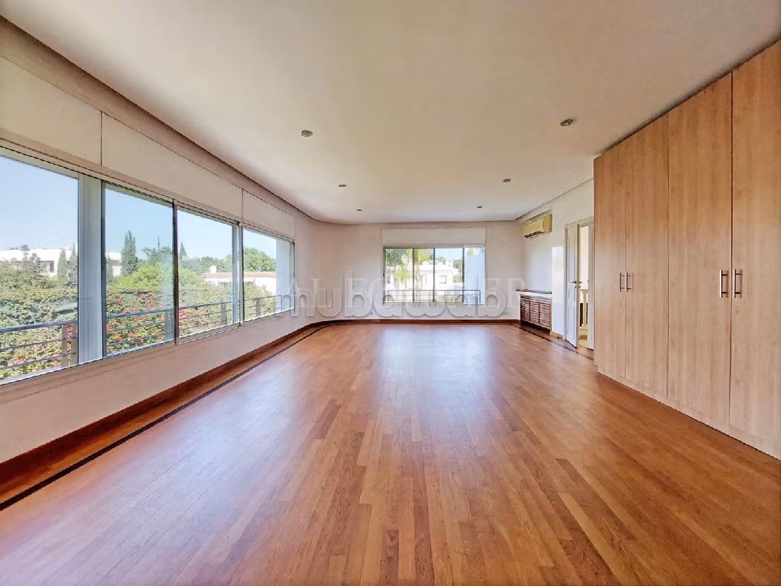 Magnificent villa for rent in Anfa. Total area 1400 m². Large swimming pool, General air conditioning