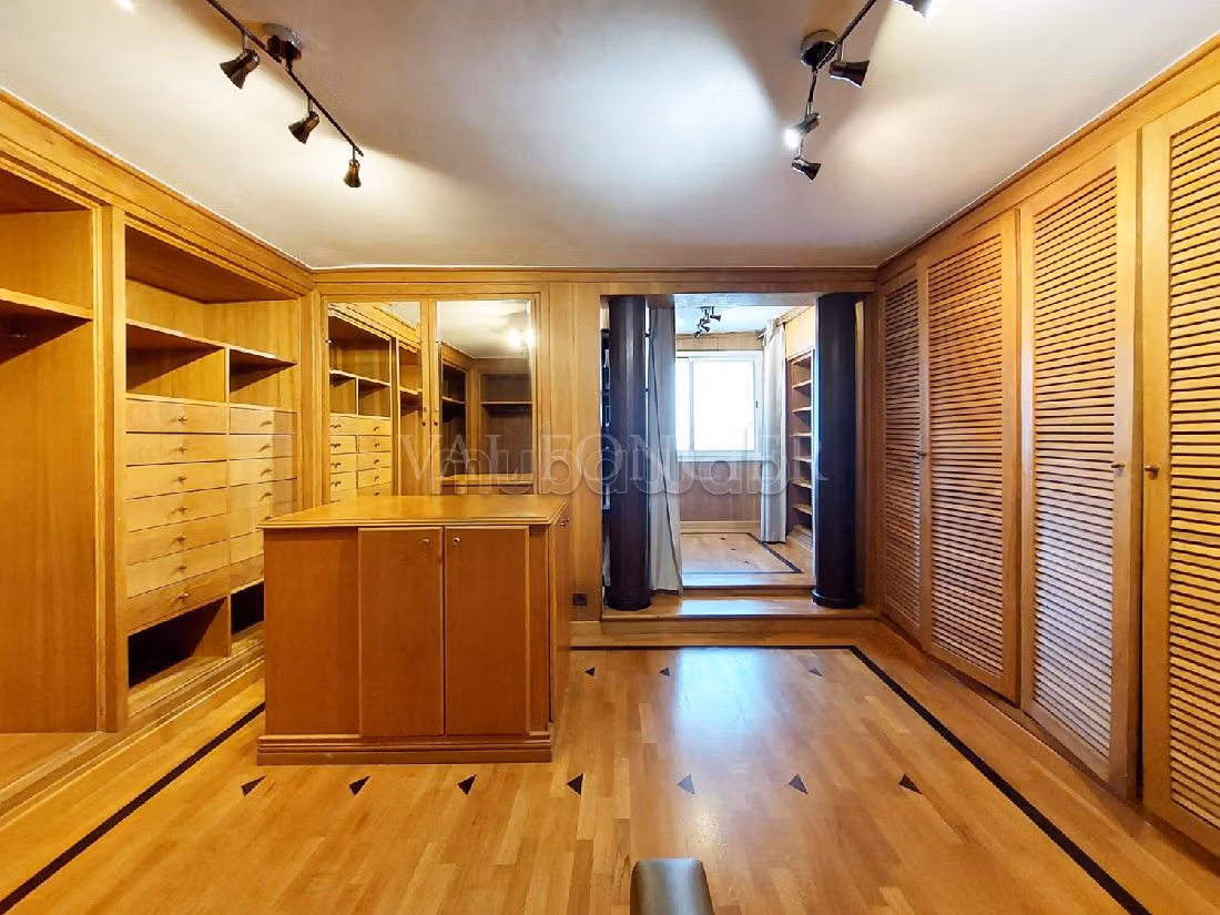 Magnificent villa for rent in Anfa. Total area 1400 m². Large swimming pool, General air conditioning