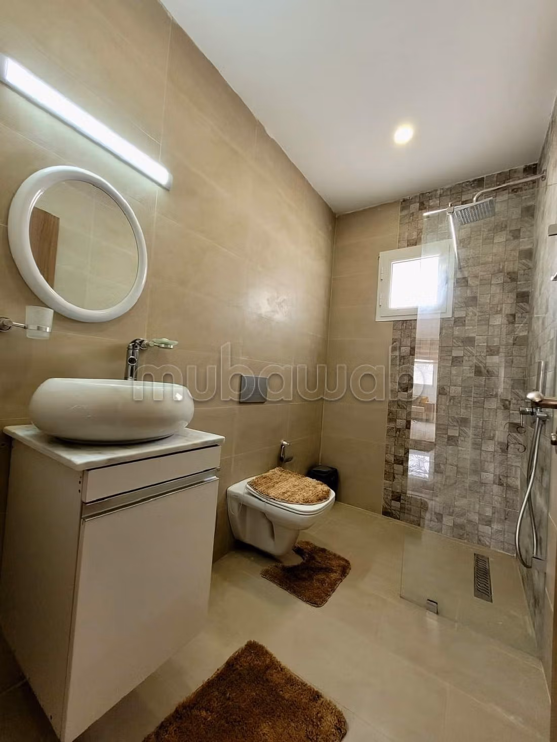 فيلا فاخرة للبيع ب جربة. 5 قطع كبيرة. مفروشة. 