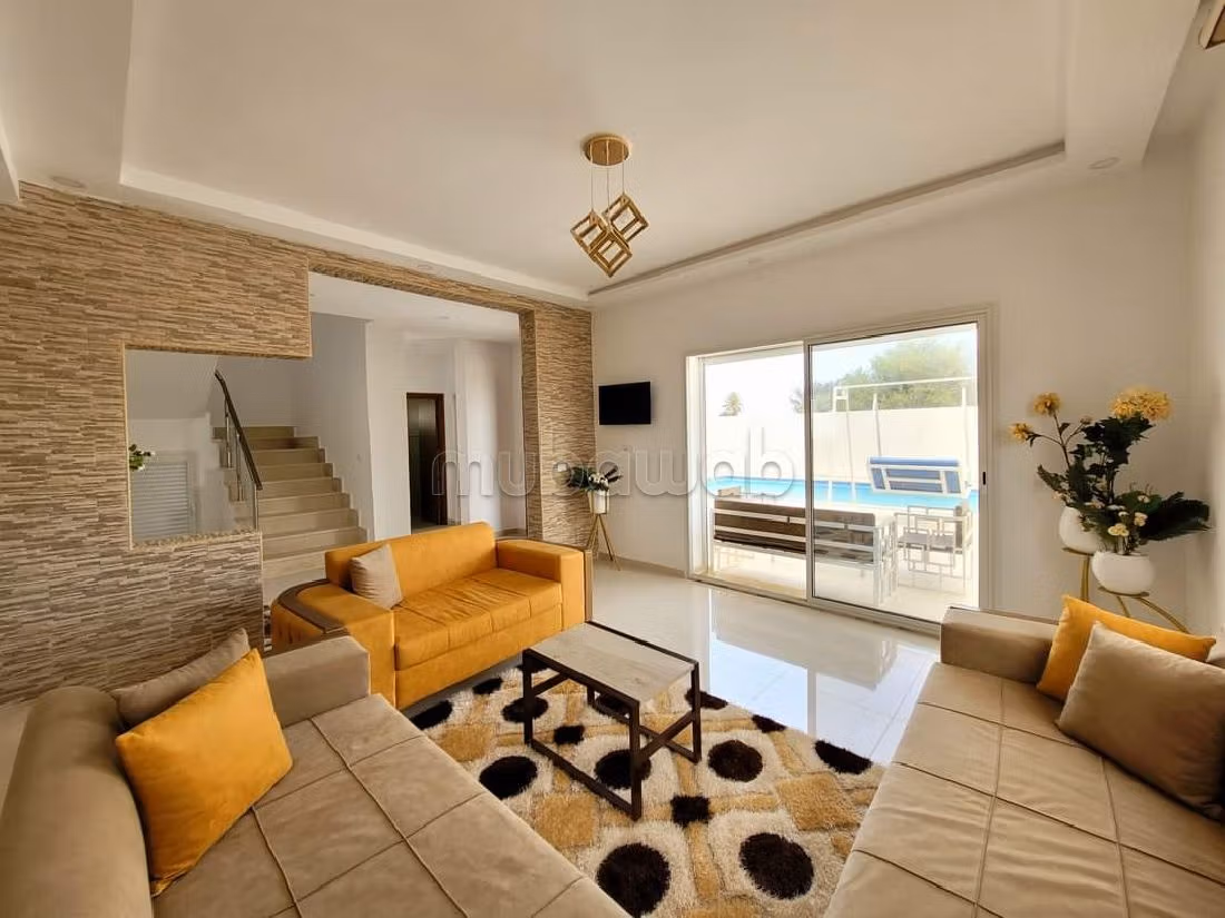 فيلا فاخرة للبيع ب جربة. 5 قطع كبيرة. مفروشة. 